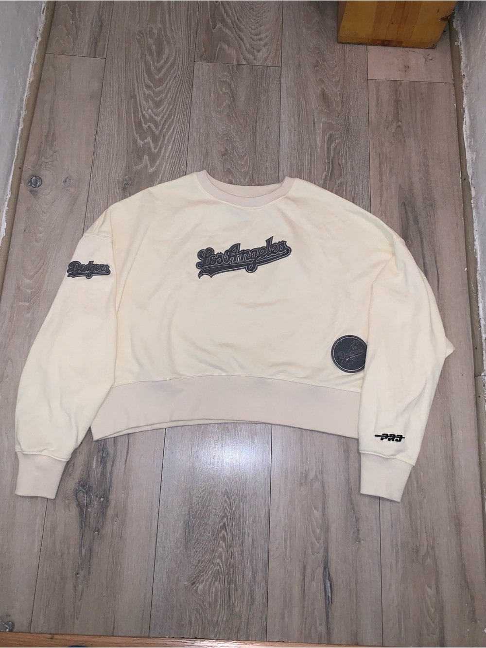 Pro Standard Los Angeles Dodgers Reverse French Terry Fleece Crewneck Size: M